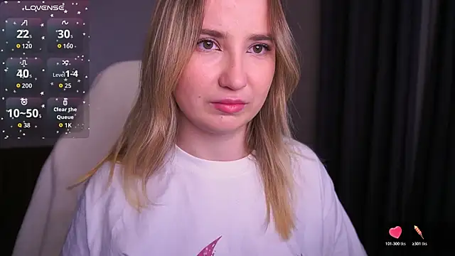 Snapshot of SofieBloom chatting on 10.22.25 SofieBloom online show from 10.22.25