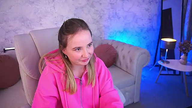 Snapshot of SofieBloom chatting on 10.30.25 SofieBloom online show from 10.30.25