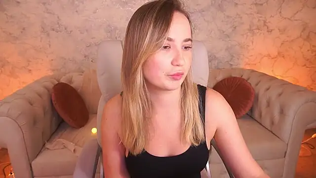 Snapshot of SofieBloom chatting on 11.03.25 SofieBloom online show from 11.03.25