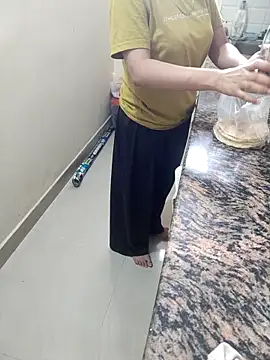 Snapshot of Pihu_Chopra chatting on 10.31.25 Pihu Chopra online show from 10.31.25