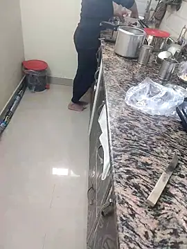 Snapshot of Pihu_Chopra chatting on 11.11.25 Pihu Chopra online show from 11.11.25