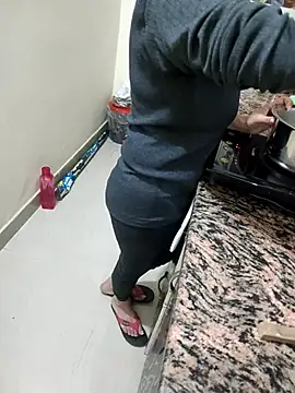 Snapshot of Pihu_Chopra chatting on 11.13.25 Pihu Chopra online show from 11.13.25