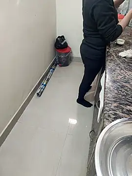 Snapshot of Pihu_Chopra chatting on 11.22.25 Pihu Chopra online show from 11.22.25