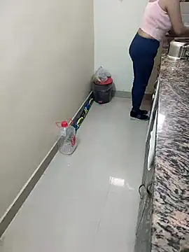 Snapshot of Pihu_Chopra chatting on 12.16.25 Pihu Chopra online show from 12.16.25