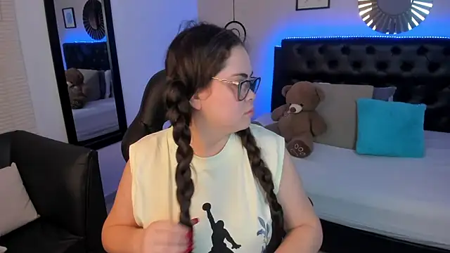 LolaVillalobos online show from 03.18.26