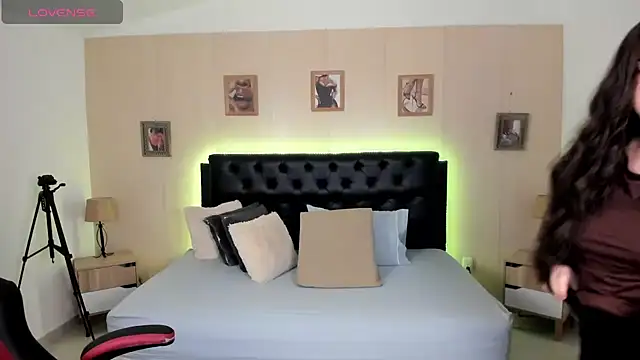 LolaVillalobos online show from 07.11.26