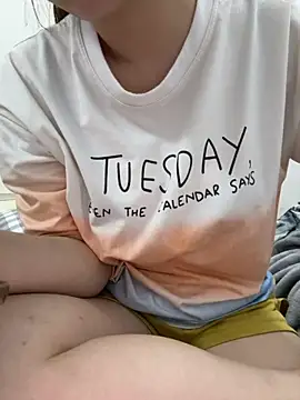 PhuongNhi21 online show from 11.10.25