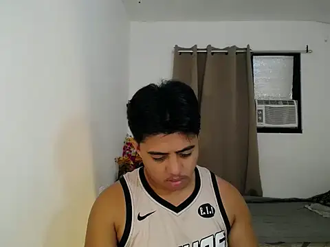 Snapshot of Hugecock2hundle_intown chatting on 11.16.25 Hugecock2hundle intown online show from 11.16.25