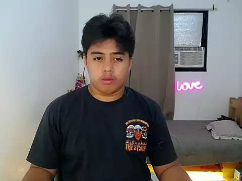 Snapshot of Hugecock2hundle_intown chatting on 12.03.25 Hugecock2hundle intown online show from 12.03.25