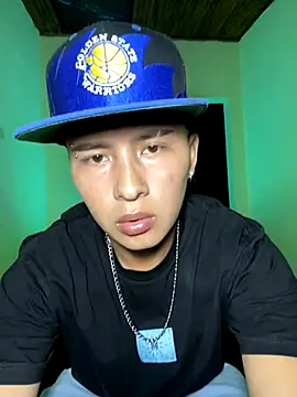 Snapshot of Archie-Davis chatting on 10.04.25 Archie-Davis online show from 10.04.25