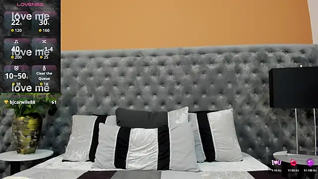 ValeSantoDomingo online show from 07.15.26