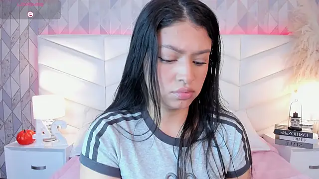 Snapshot of victoria___jonnes chatting on 10.08.25 victoria jonnes online show from 10.08.25