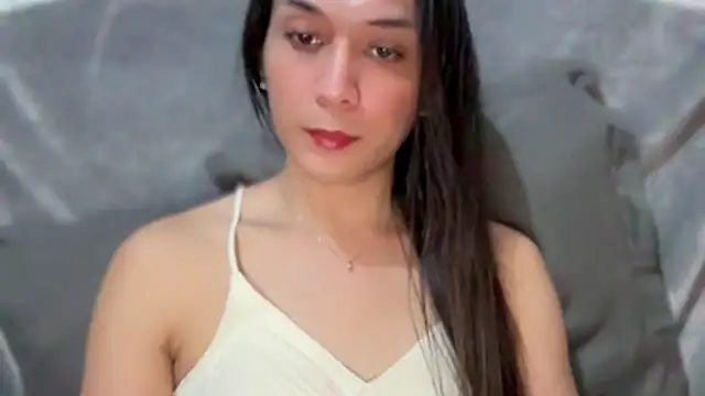 Snapshot of elle_grosvenor chatting on 11.08.25 elle grosvenor online show from 11.08.25