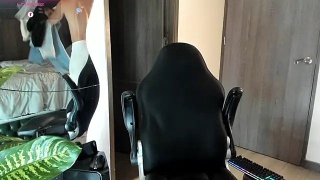 Snapshot of Dimitri_Bass chatting on 04.27.26 Dimitri Bass online show from 04.27.26