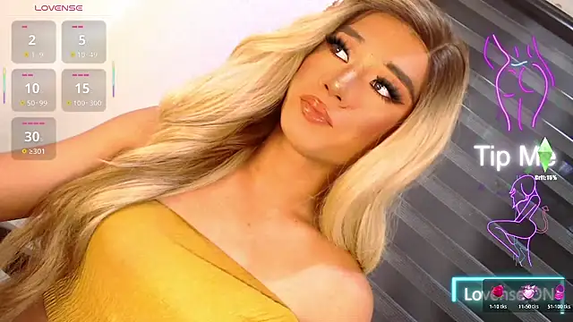 Snapshot of SissifyMeNow chatting on 12.19.25 SissifyMeNow online show from 12.19.25