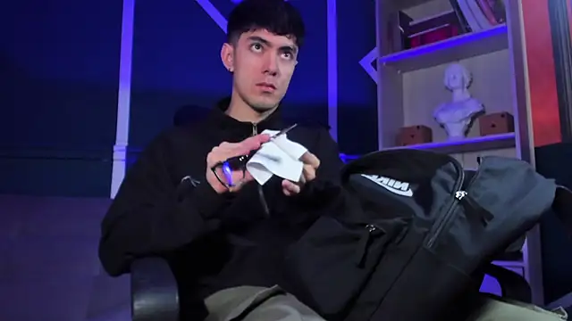 etham wolf  online show from 09.12.25