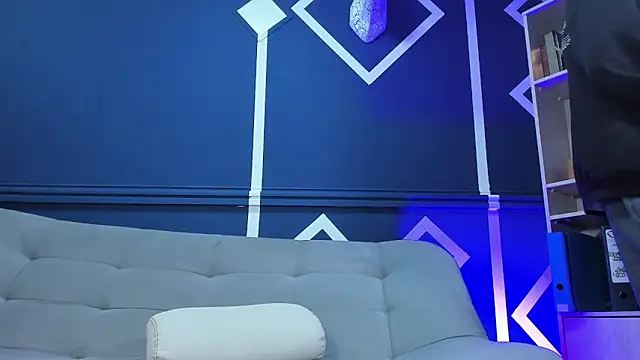 etham wolf  online show from 09.18.25