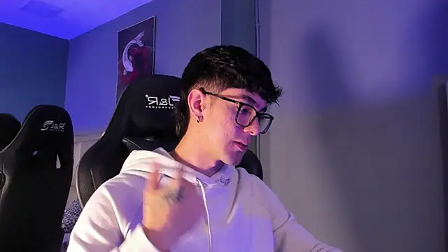 etham wolf  online show from 09.20.25