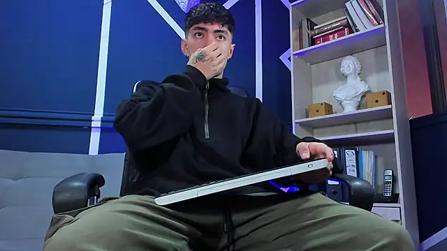 etham wolf  online show from 09.22.25