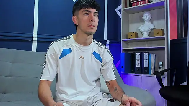 etham wolf  online show from 10.04.25