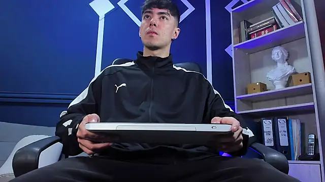 etham wolf  online show from 10.06.25