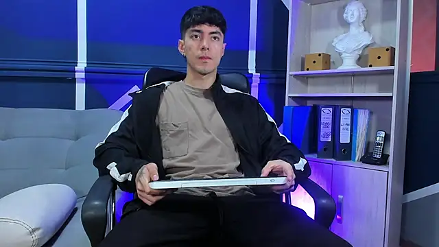 etham wolf  online show from 10.09.25