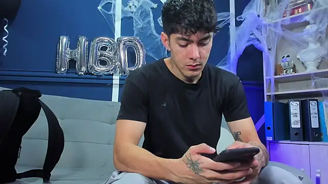 etham wolf  online show from 10.31.25