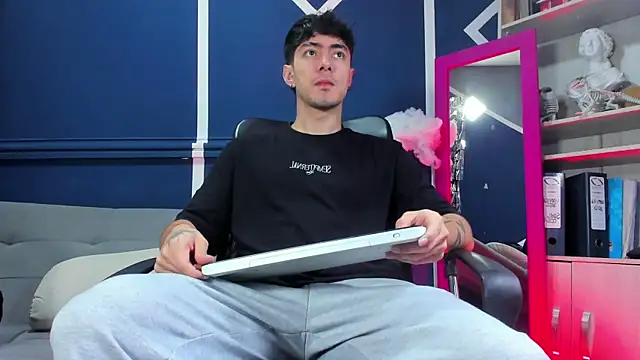 etham wolf  online show from 11.28.25