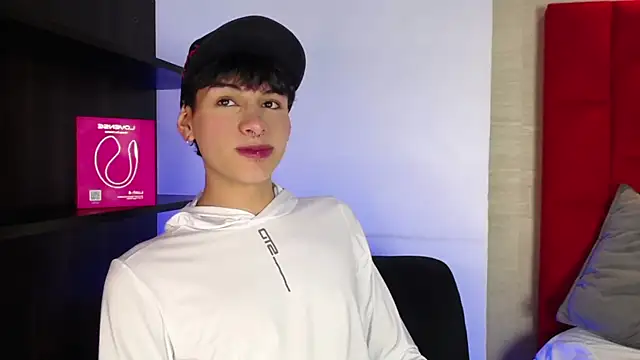 Snapshot of Ezra_Storm chatting on 09.18.25 Ezra Storm online show from 09.18.25