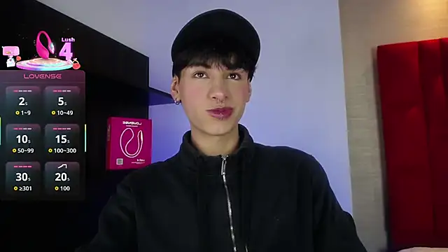 Snapshot of Ezra_Storm chatting on 09.19.25 Ezra Storm online show from 09.19.25