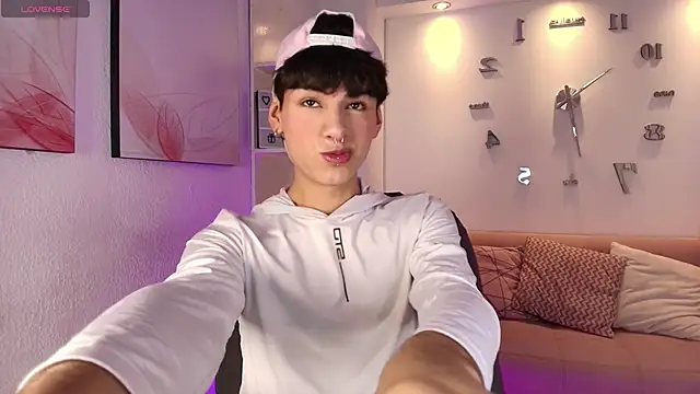 Snapshot of Ezra_Storm chatting on 09.30.25 Ezra Storm online show from 09.30.25