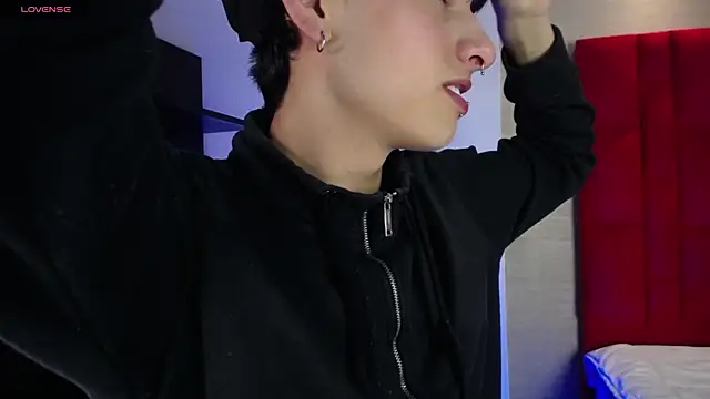 Snapshot of Ezra_Storm chatting on 10.03.25 Ezra Storm online show from 10.03.25