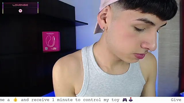 Snapshot of Ezra_Storm chatting on 10.05.25 Ezra Storm online show from 10.05.25