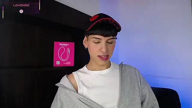 Snapshot of Ezra_Storm chatting on 10.14.25 Ezra Storm online show from 10.14.25