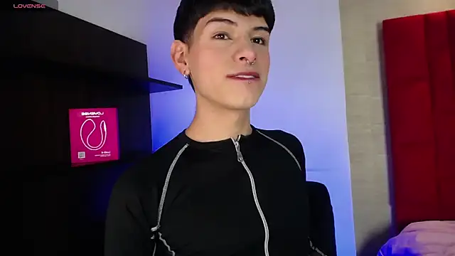 Snapshot of Ezra_Storm chatting on 10.16.25 Ezra Storm online show from 10.16.25