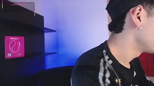 Snapshot of Ezra_Storm chatting on 10.21.25 Ezra Storm online show from 10.21.25