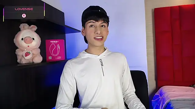 Snapshot of Ezra_Storm chatting on 10.24.25 Ezra Storm online show from 10.24.25