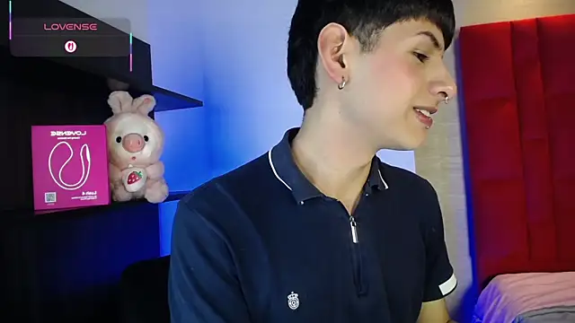 Snapshot of Ezra_Storm chatting on 10.25.25 Ezra Storm online show from 10.25.25