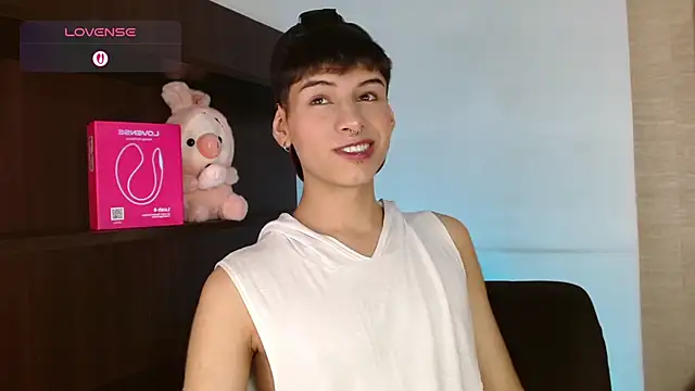 Snapshot of Ezra_Storm chatting on 11.08.25 Ezra Storm online show from 11.08.25