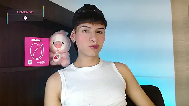 Snapshot of Ezra_Storm chatting on 11.09.25 Ezra Storm online show from 11.09.25