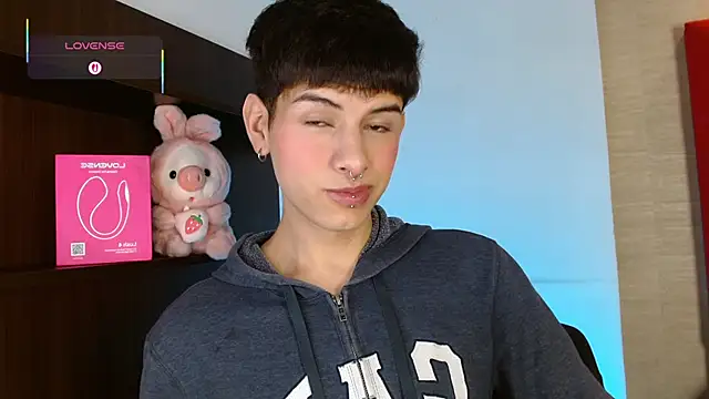 Snapshot of Ezra_Storm chatting on 11.17.25 Ezra Storm online show from 11.17.25