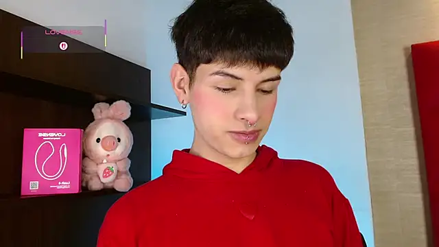 Snapshot of Ezra_Storm chatting on 11.18.25 Ezra Storm online show from 11.18.25