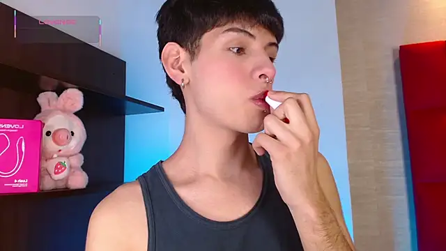 Snapshot of Ezra_Storm chatting on 11.25.25 Ezra Storm online show from 11.25.25