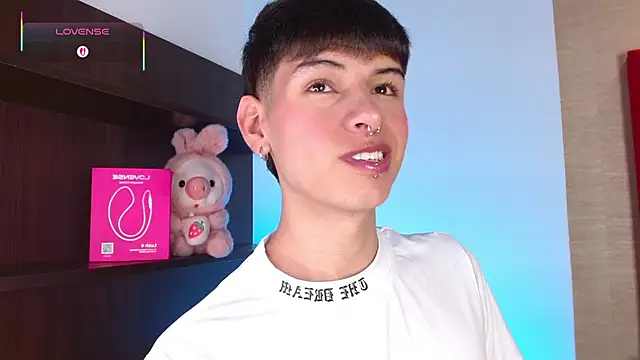 Snapshot of Ezra_Storm chatting on 11.30.25 Ezra Storm online show from 11.30.25