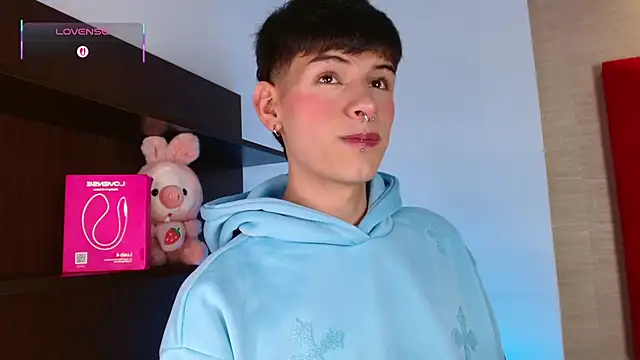 Snapshot of Ezra_Storm chatting on 11.30.25 Ezra Storm online show from 11.30.25