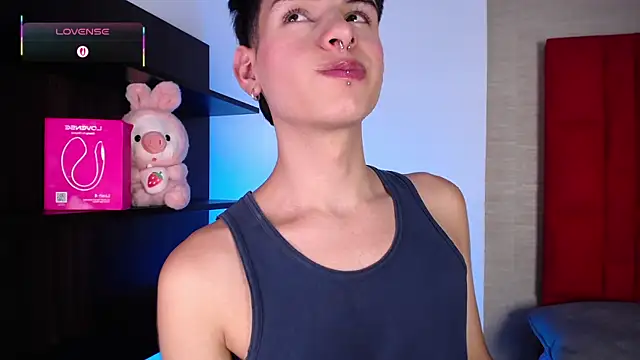 Snapshot of Ezra_Storm chatting on 12.05.25 Ezra Storm online show from 12.05.25