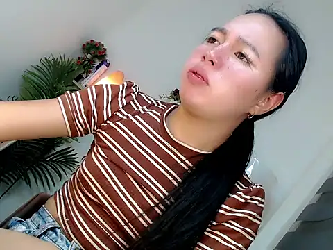 Snapshot of kimbratx chatting on 02.19.26 kimbratx online show from 02.19.26