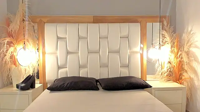 Daphne And Roger online show from 09.22.25