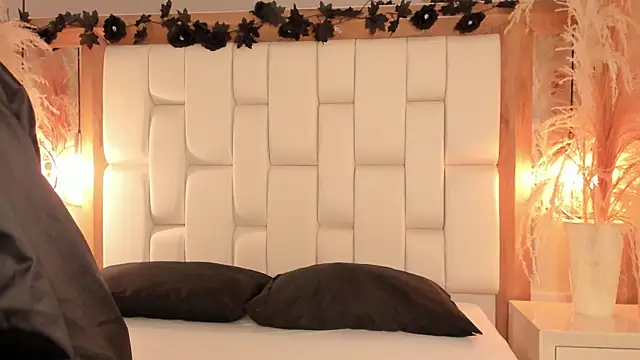 Daphne And Roger online show from 01.13.26