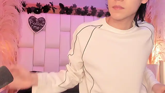 Daphne And Roger online show from 04.11.26